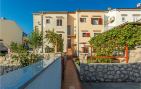 Отель Holiday home Omisalj Pusca  Омишаль